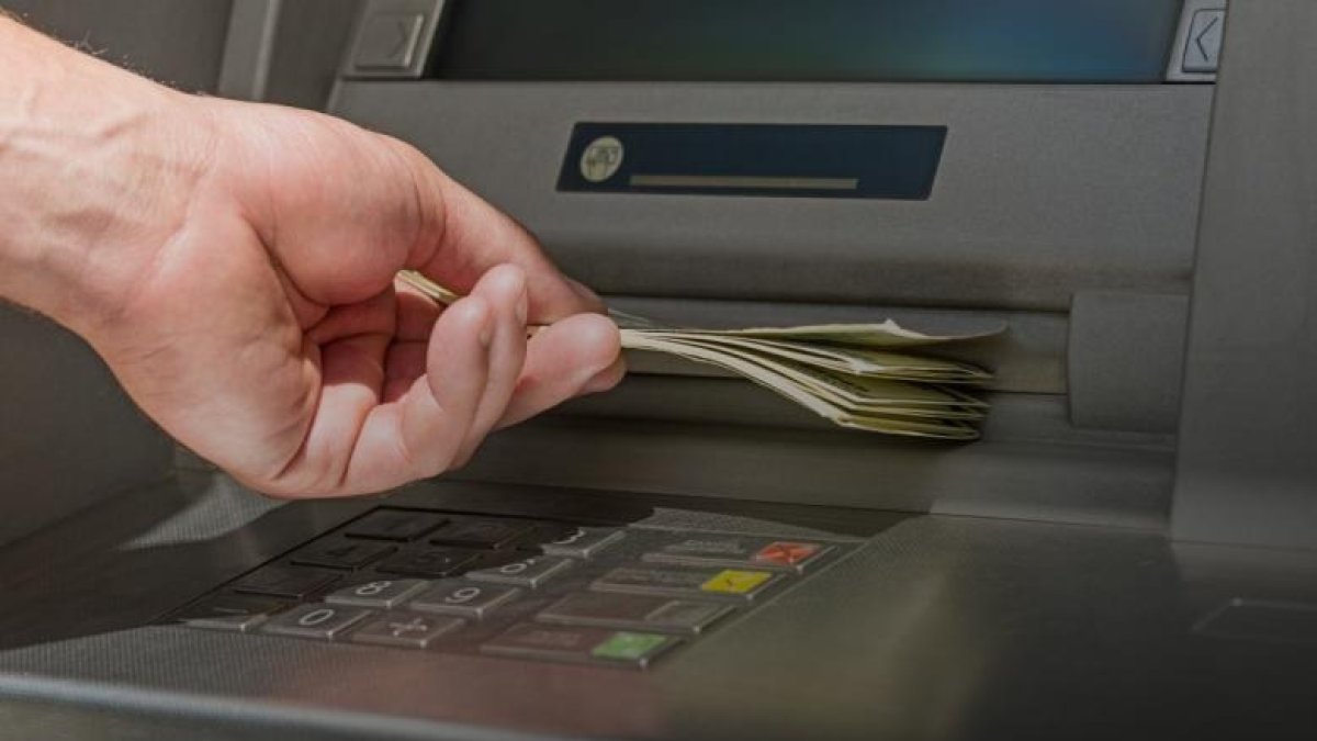 El uso de cajeros automáticos es una de las opciones que plantea Asobanca.