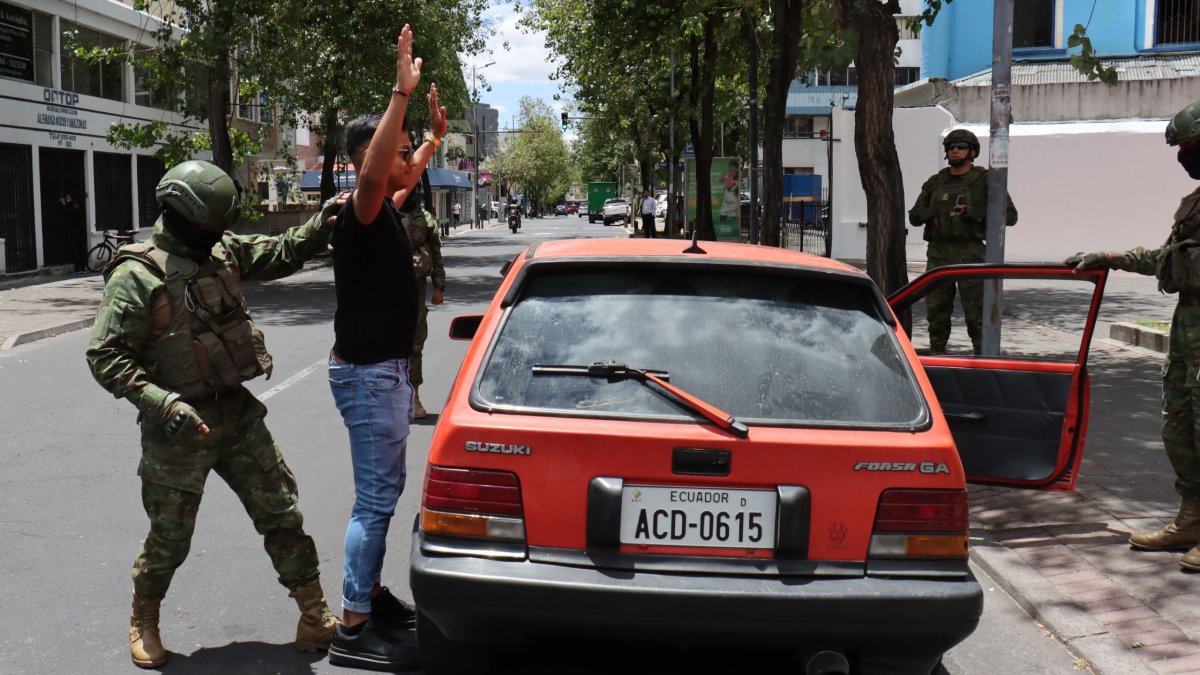 Rol. Los militares se sumaron al combate contra organizaciones terroristas, tras declararse el conflicto interno.