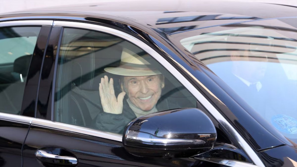 Raphael al salir del hospital.