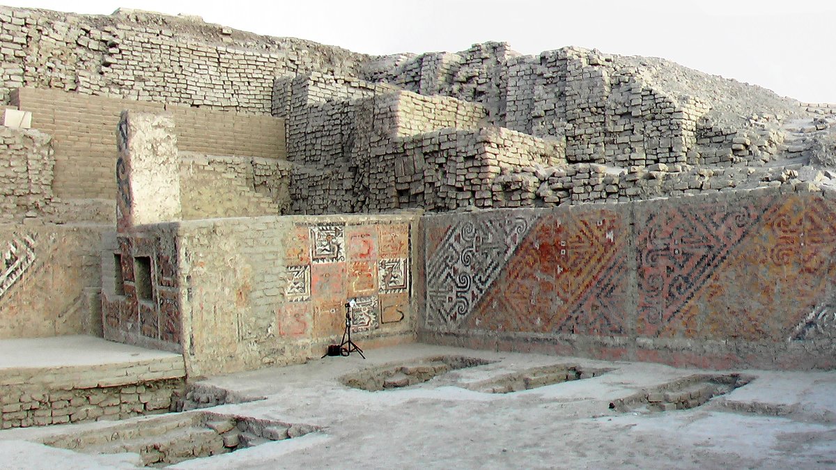 Recinto de enterramientos en el templo de Huaca Cao Viejo, en el complejo arqueológico de El Brujo (Perú).