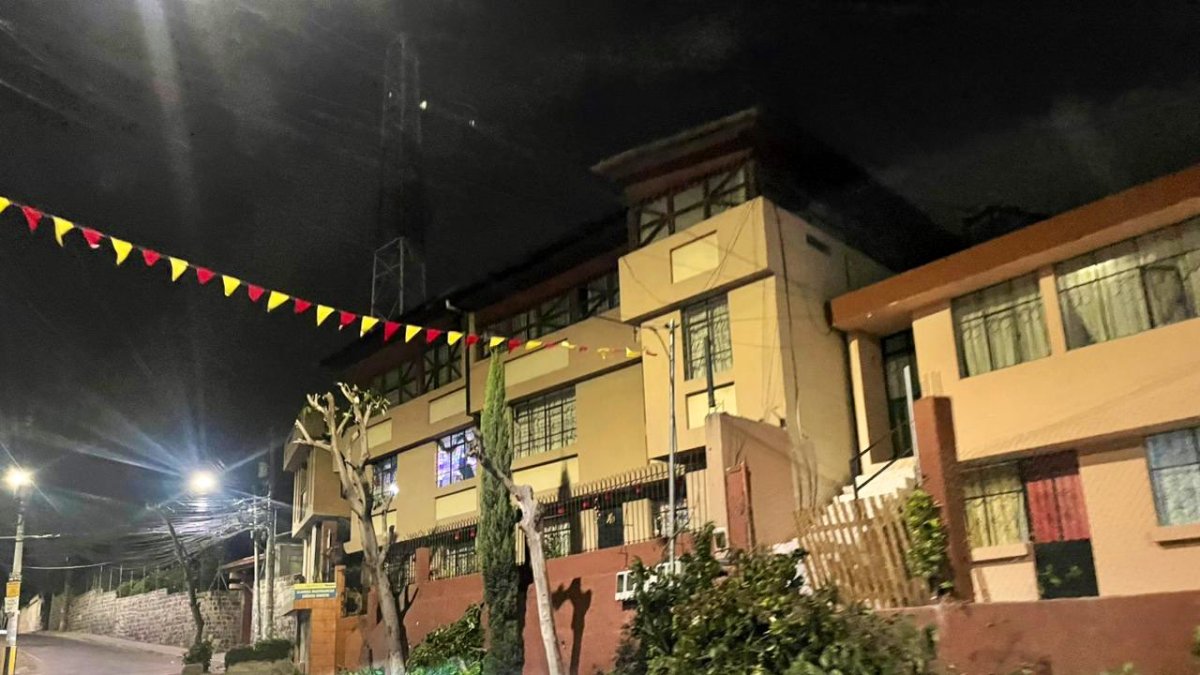 Tala. Así lucen las aceras después de talar los árboles del bulevar.