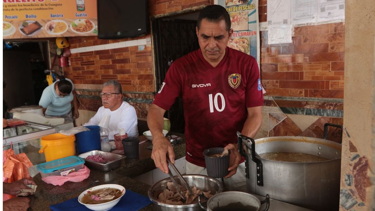 El encebollado es el plato preferido de los guayaquileños para recuperar energías después de las celebraciones.