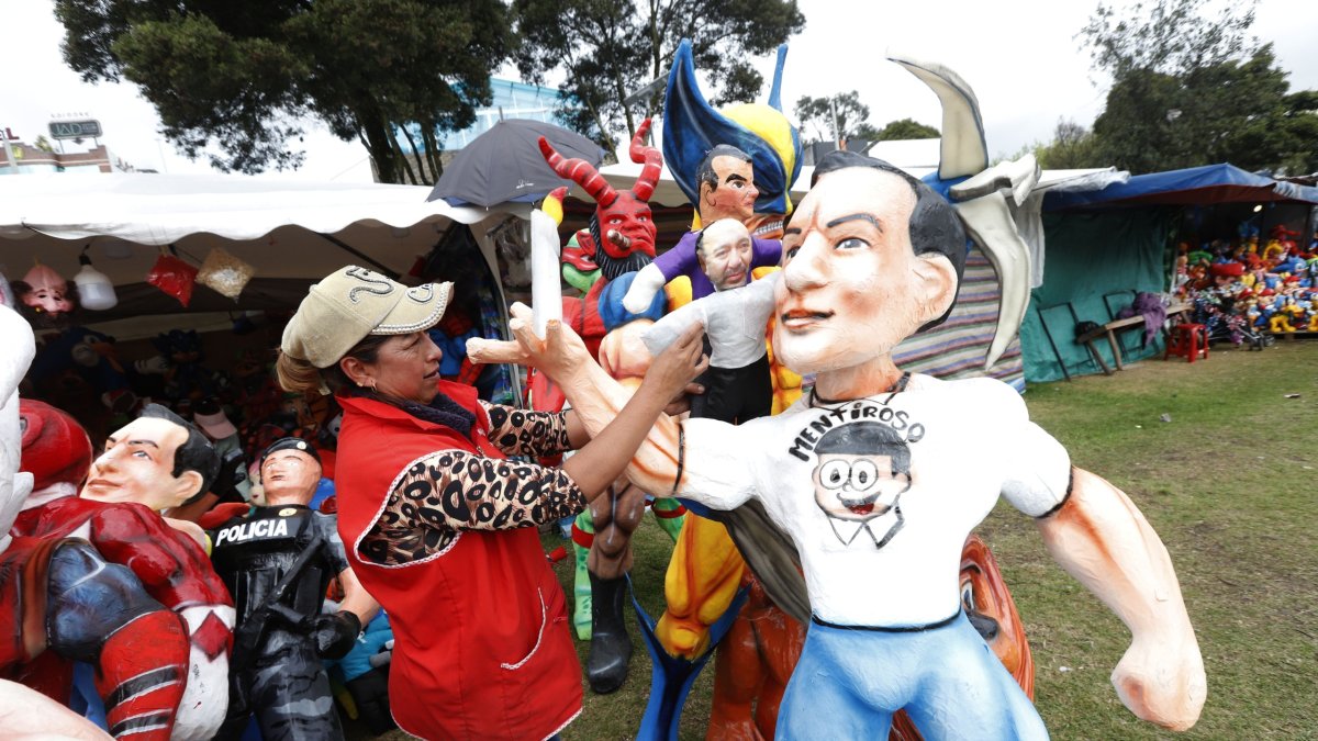 Políticos y superhéroes, los preferidos en los 'Años Viejos' en Quito