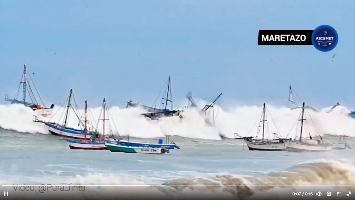 Un fuerte oleaje azota la costa peruana, especialmente en Tumbes y Piura, tras el maretazo que genera olas de hasta tres veces su altura habitual.