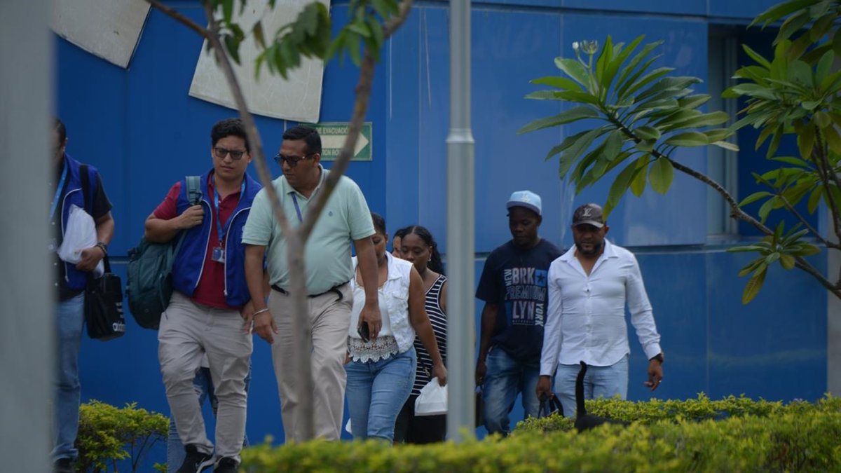 Los familiares de los menores desaparecidos son acompañados por miembros del Comité Permanente por la Defensa de Derechos Humanos.