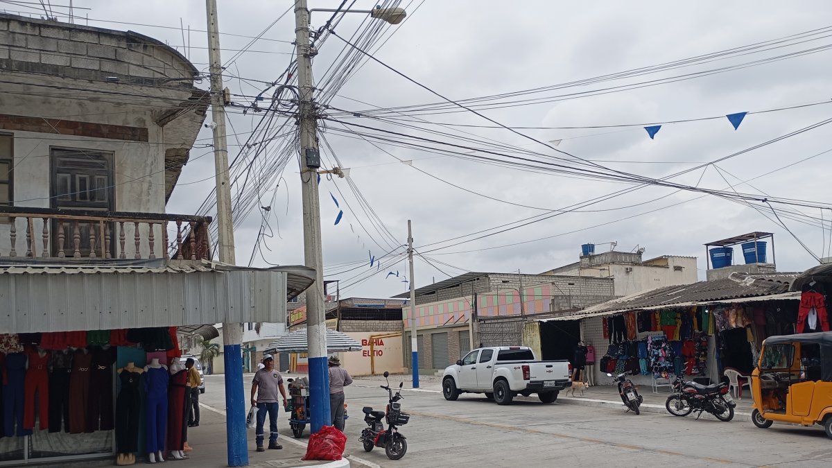 La víctima caminaba por este punto, cuando dos personas dispararon contra él.