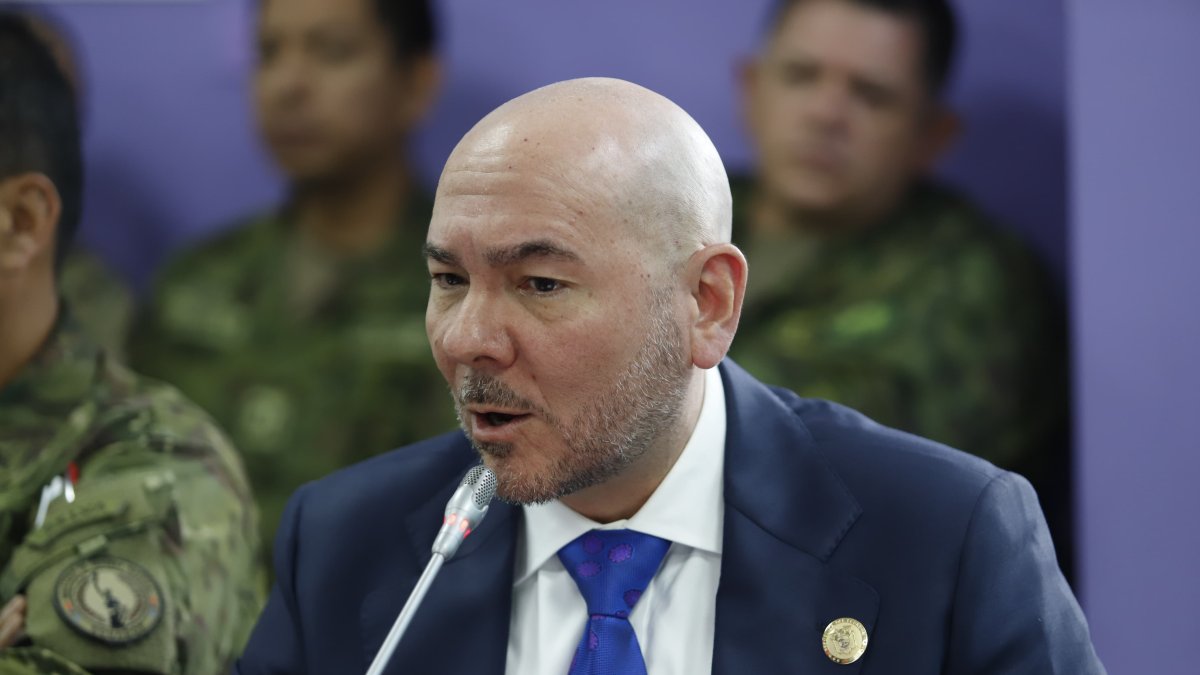 Comparecencia. El ministro de Defensa Gian Carlo Loffredo está en Quito y comparece ante la comisión de la niñez de la Asamblea Nacional por la desaparición de los cuatro niños de Guayaquil.
