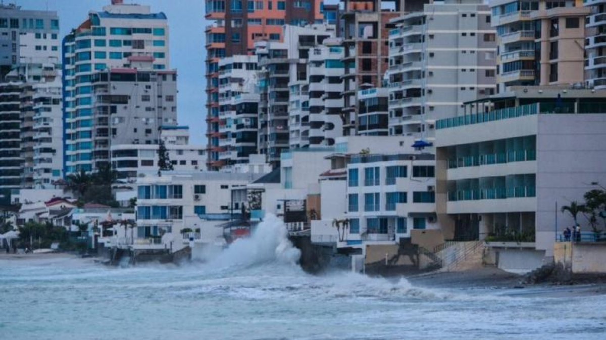 Salinas presentó fuerte oleaje en este último fin de semana.