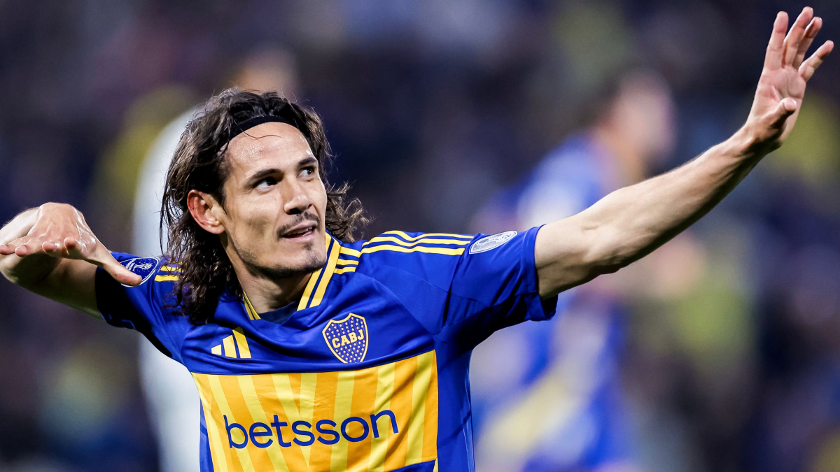 Edinson Cavani en la celebración de gol con la camiseta de Boca Juniors