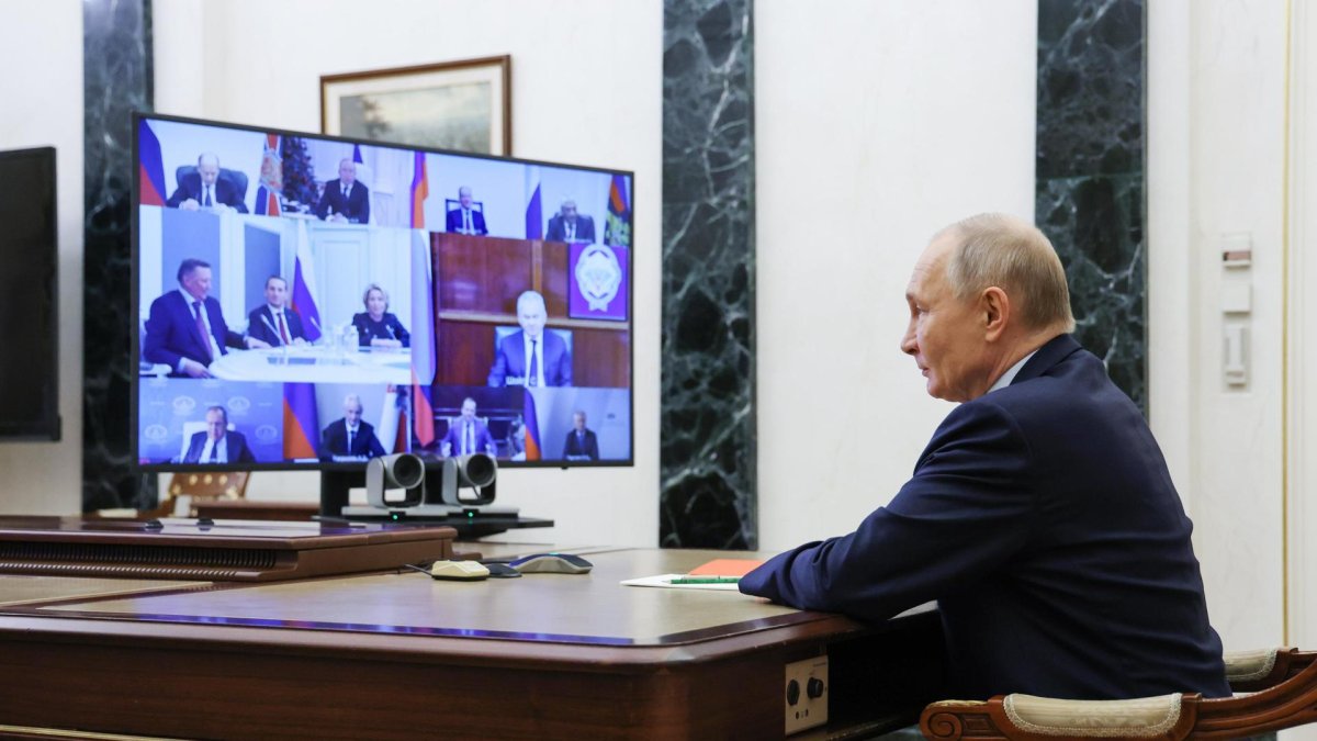 El presidente ruso Vladimir Putin se reúne con el Consejo de Seguridad por video conferencia en Moscú, Rusia, el 28 de diciembre de 2024.