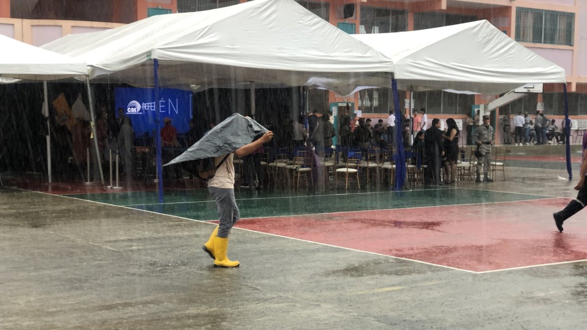 Aguacero. Una foto referencial de un día de lluvia en Babahoyo, en la provincia de Los Ríos.
