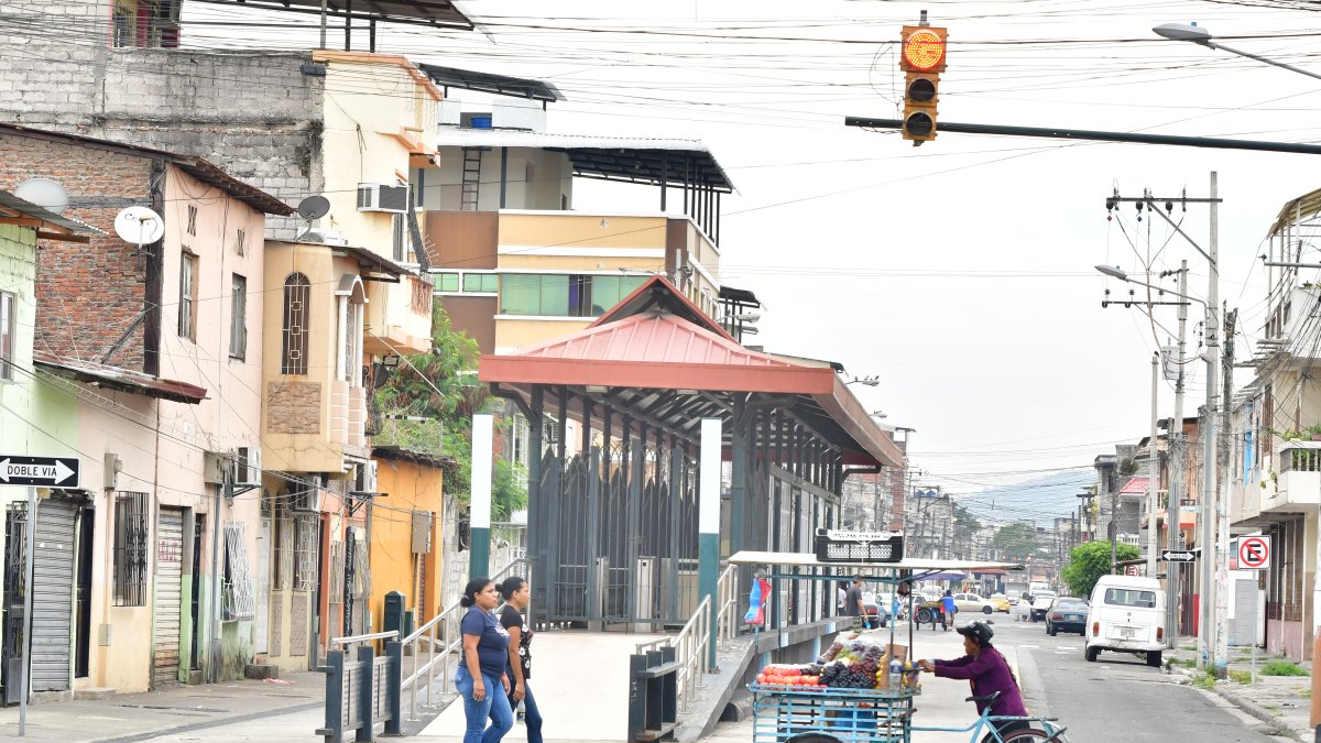 Sistema. El funcionamiento de la troncal 4 de la Metrovía es uno los proyectos más esperados. Hay algunas paradas abandonadas en la ciudad