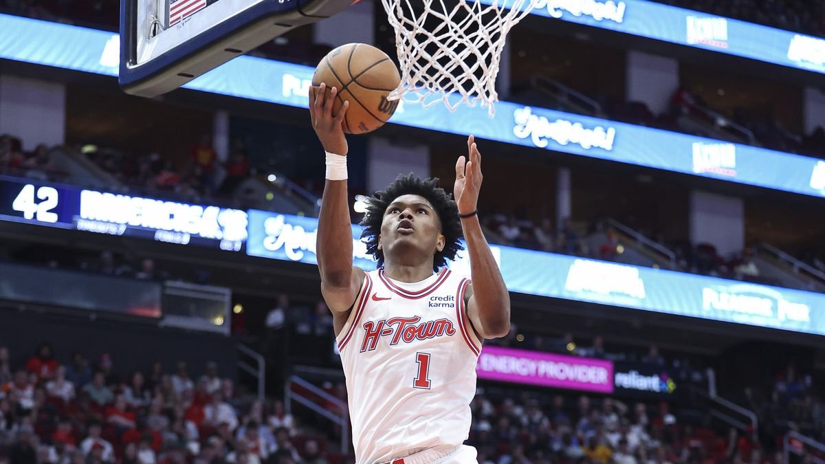 Amen Thompson, de los Heat, inició el pleito con Herro.