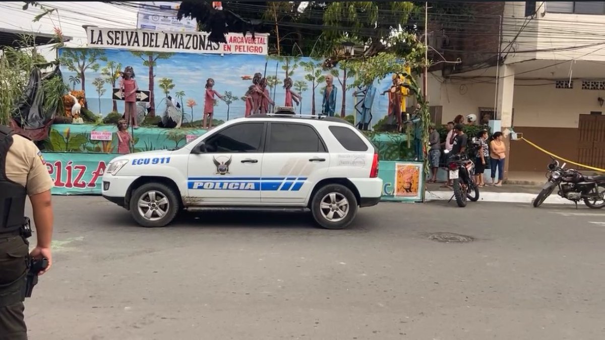 Un hombre fue asesinado al costado de una tarima de años viejos, en Portoviejo, la tarde de este lunes 30 de diciembre del 2024.