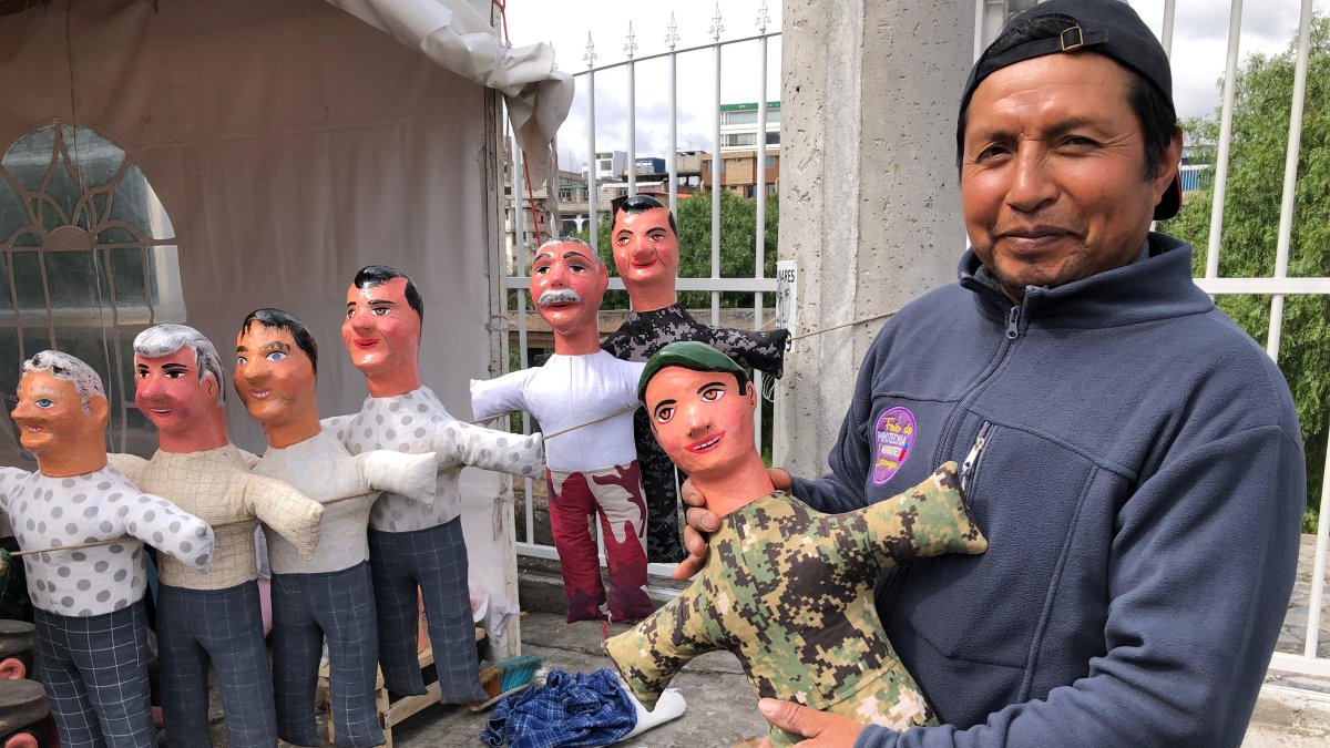 Monigotes y caretas: la pasión de una familia por la tradición de Latacung.