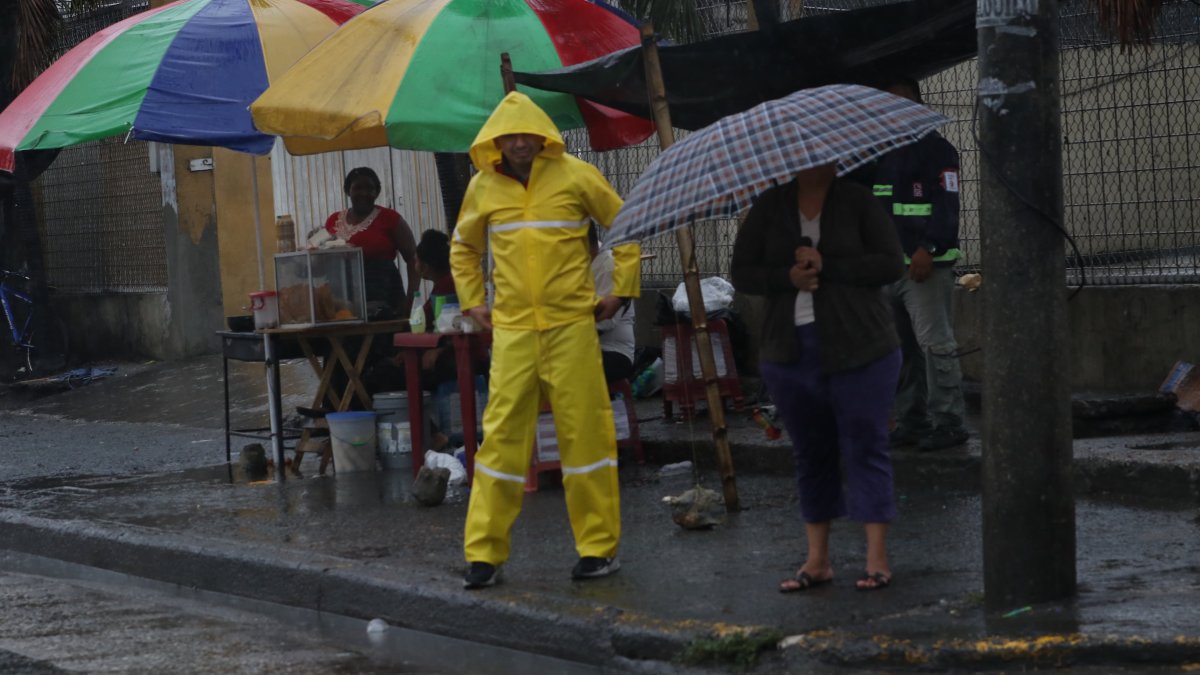 Guayaquil amaneció con una intensa lluvia entre la noche del 30 y madrugada del 31 de diciembre del 2024.