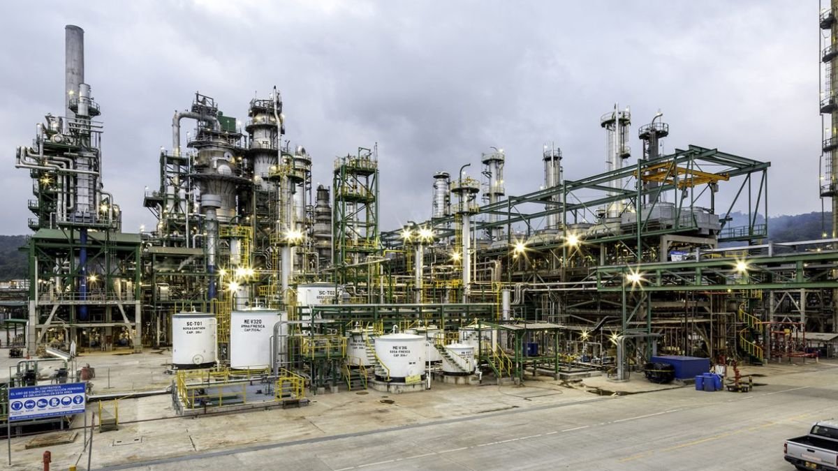 La Refinería de Esmeraldas es la más grande del país.