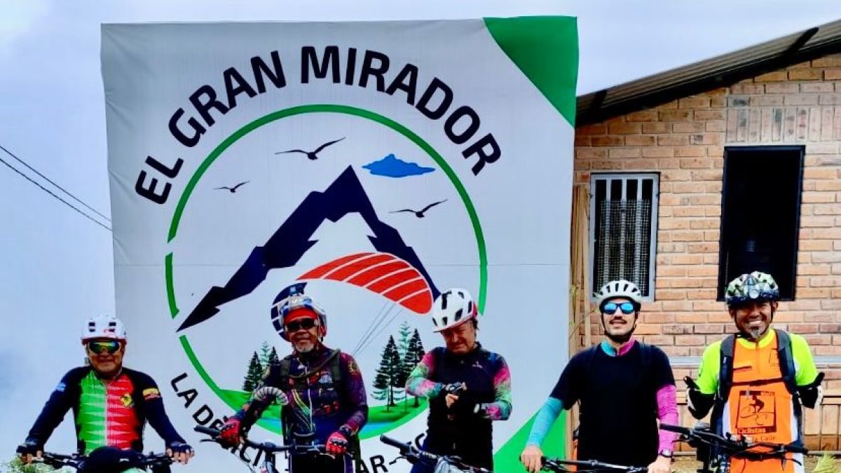 El grupo de Ciclistas de la Calle que llegó a los 2.300 metros en Ducur.