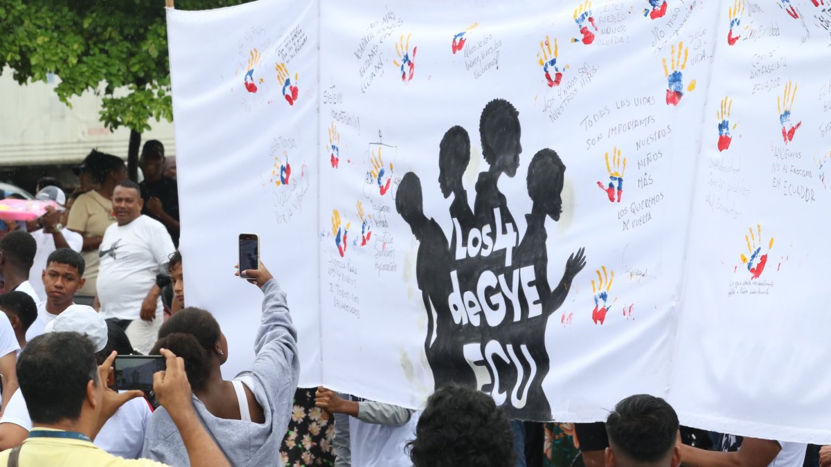 En los alrededores del Complejo Judicial de Guayaquil, los familiares se concentraron a pedir justicial