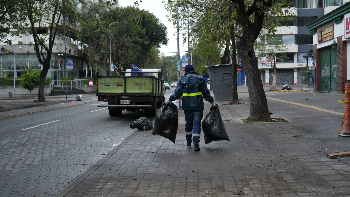 Recolección. Los trabajos de limpieza empezaron desde las 03:00.