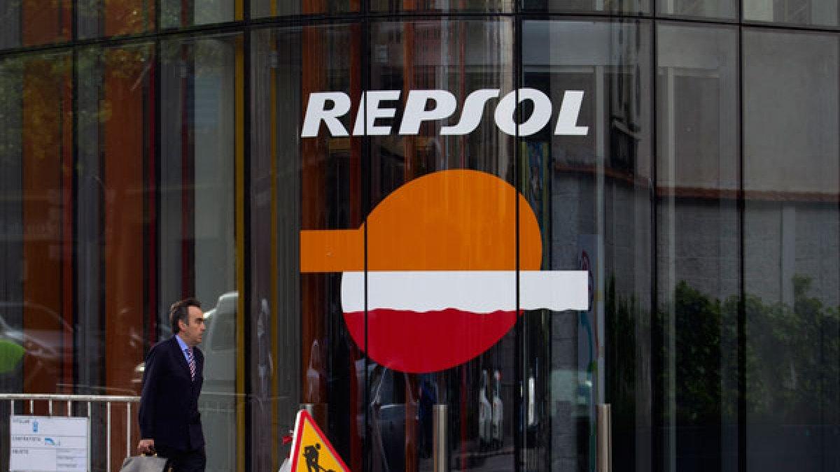 Empresa. La marca de la petrolera Repsol.