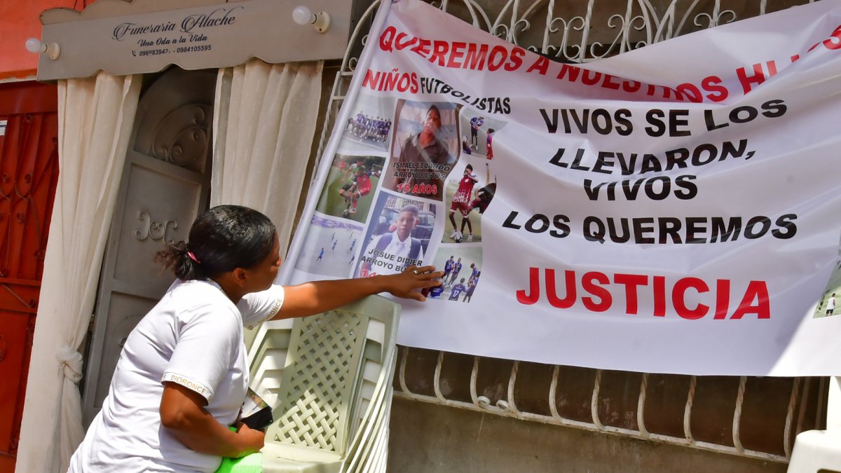 Los familiares de los menores exigen justicia.