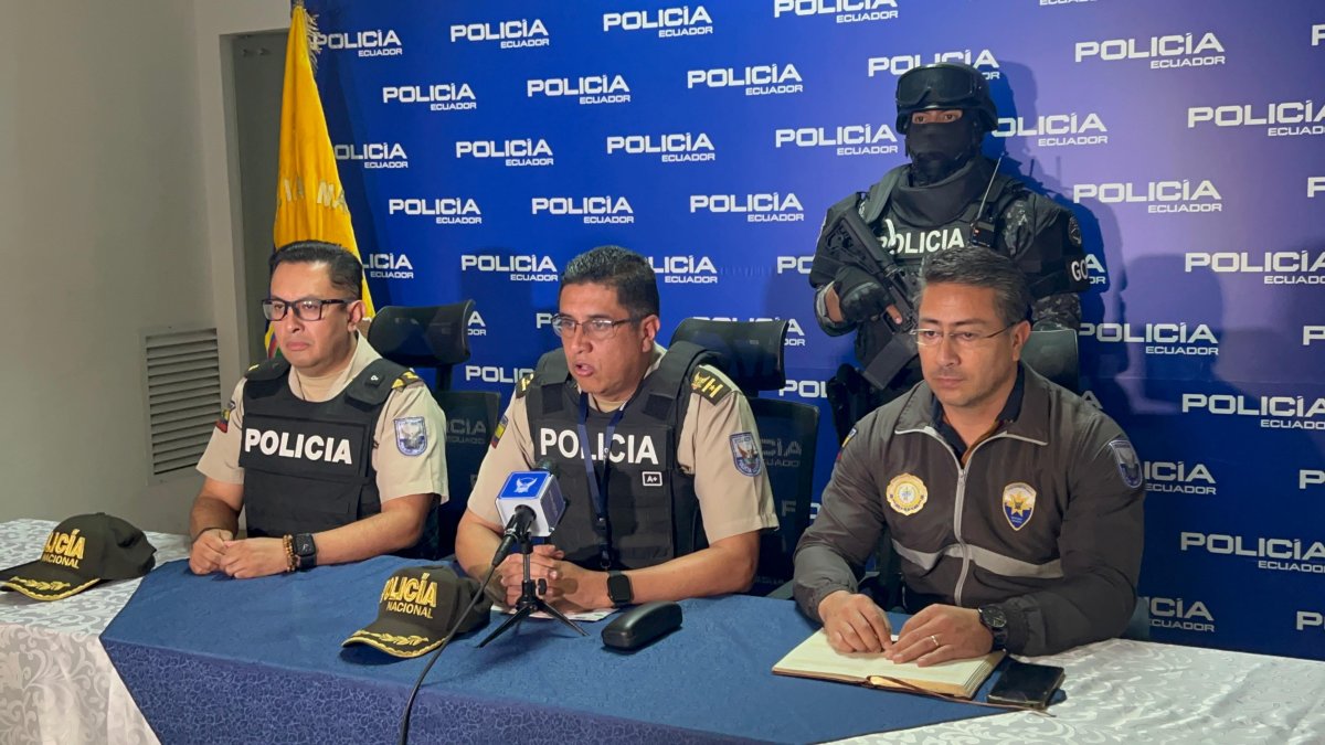 Rueda de prensa en el Cuartel Modelo, sobre la detención de los implicados en el asesinato del esposo de Alexandra Arce.