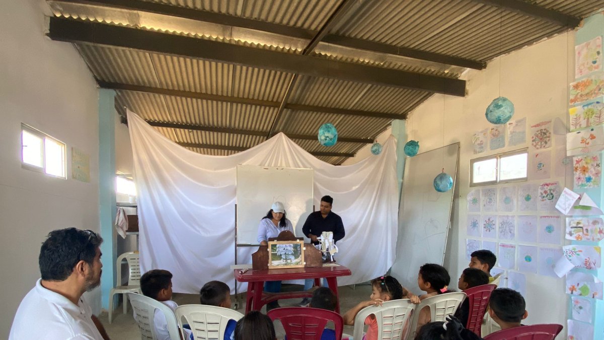 Proyecto. Los profesores enseñan habilidades y aptitudes para transformar sus ideas en una realidad.