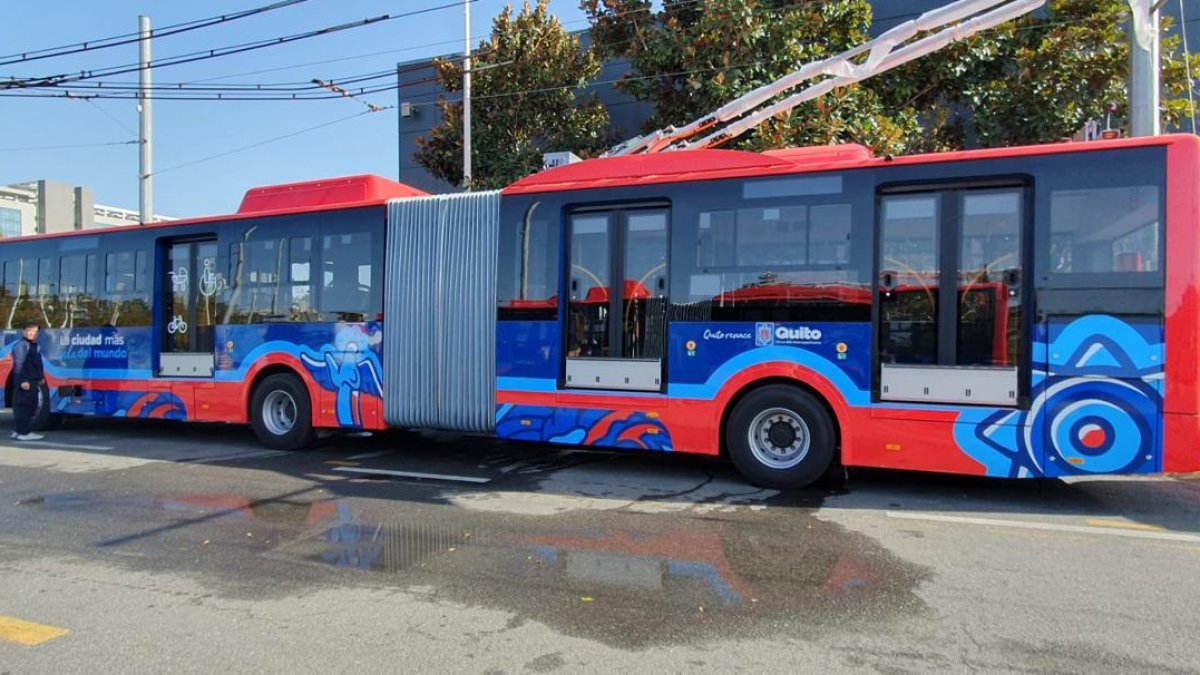 Los nuevos trolebuses eléctricos llegan a Quito en el primer trimestre del 2025