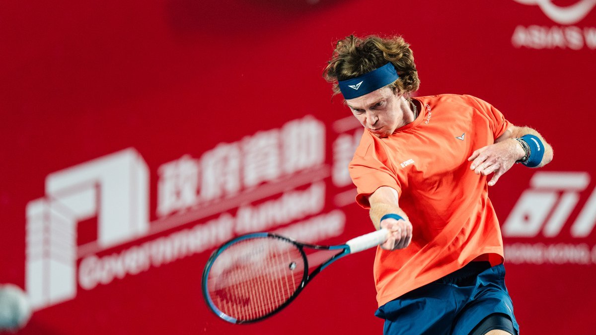 Rublev, tenista ruso en el torneo de Hong Kong 2025.