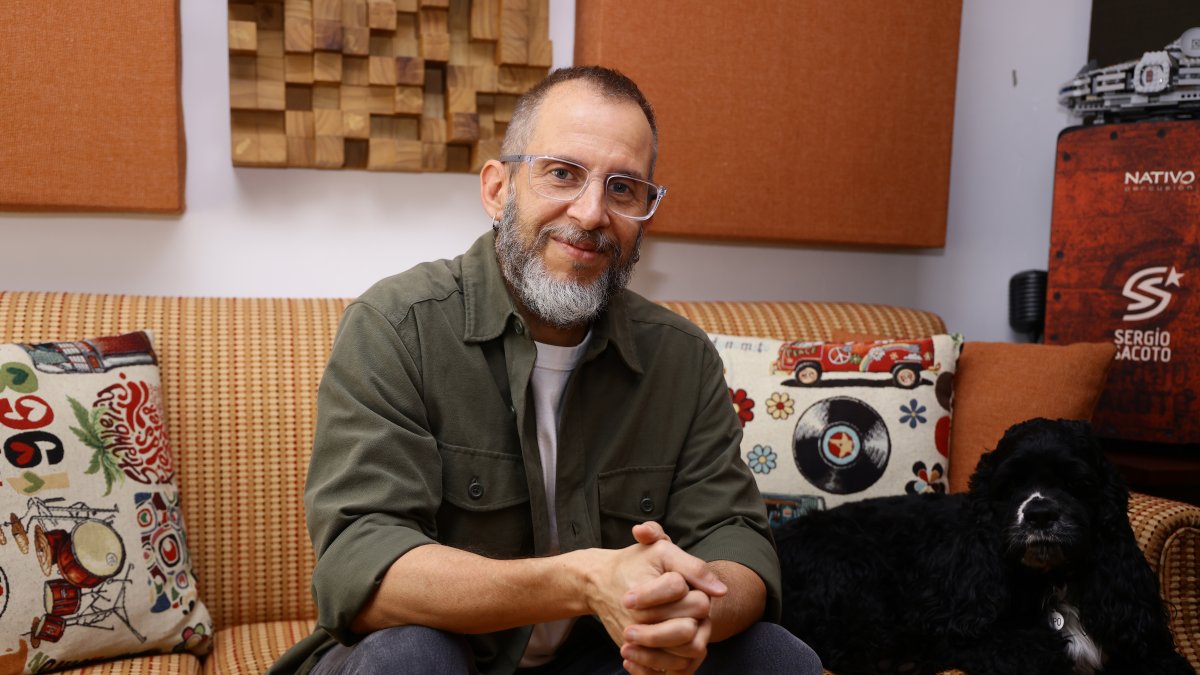 El artista quiteño recientemente sacó la canción Anhelos rotos.