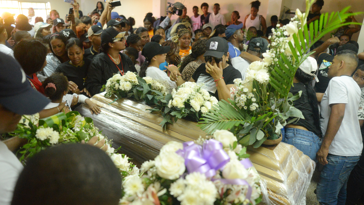 Cientos de personas se juntaron para el sepelio de los cuatro niños desaparecidos y asesinados en Guayaquil.