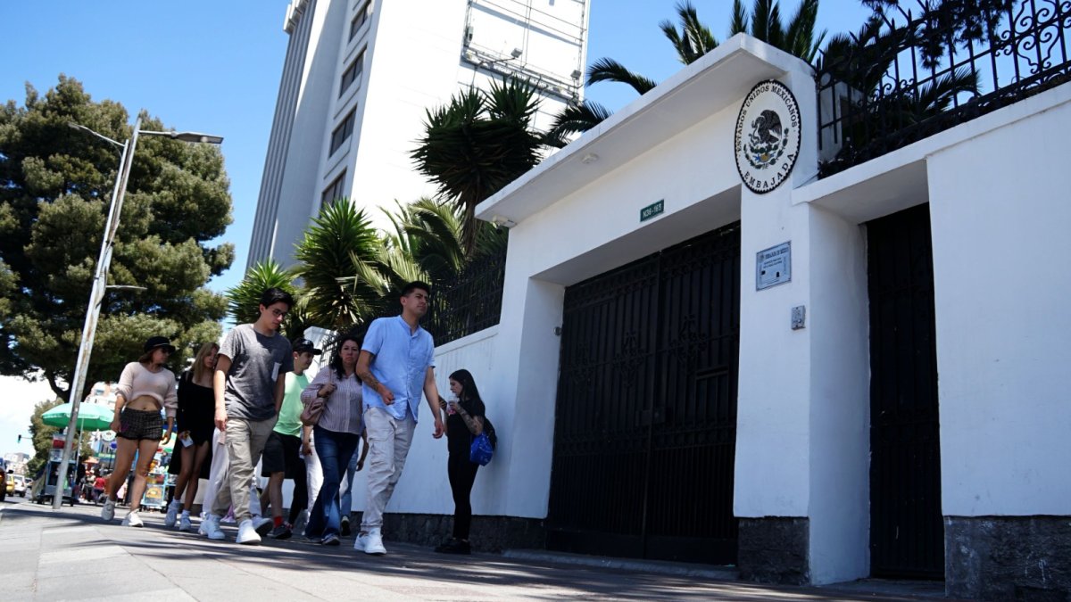 La Embajada de México en Ecuador permanece cerrada indefinidamente, desde abril de 2024, así como los servicios consulares, informa la misión diplomática en su portal Web.