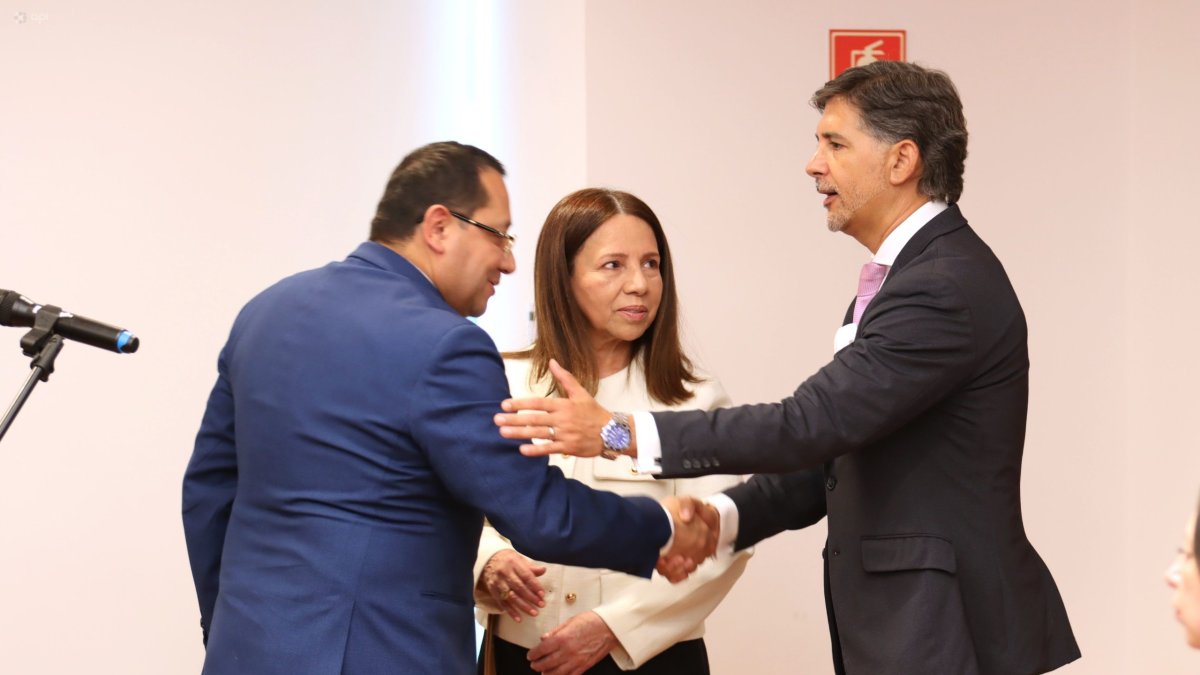 Personajes. Juan Izquierdo y Sonia García Mendoza son parte de la comisión que seleccionará a los jueces.