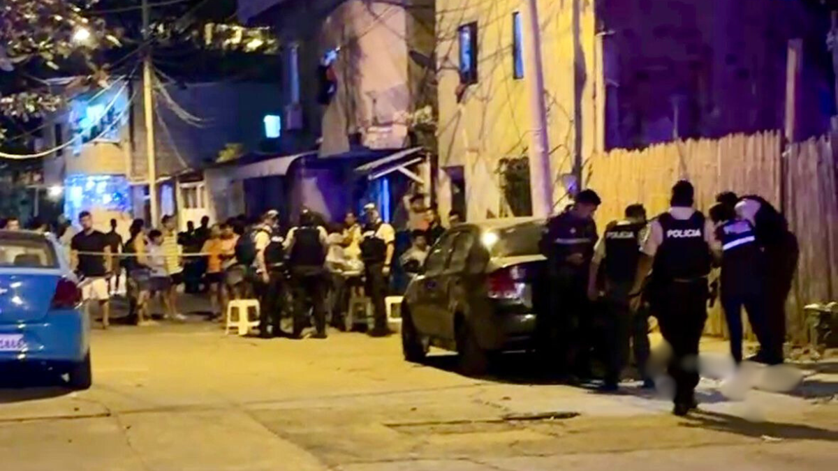 En el barrio La Ensenadita cinco personas fueron baleadas.