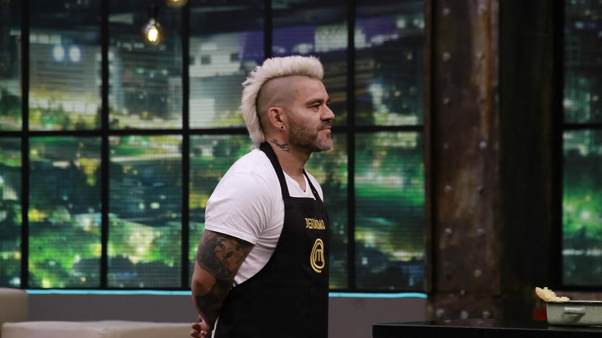 Jerónimo se despide de la competencia en MasterChef Celebrity Ecuador tras ser eliminado por un descuido en su plato.
