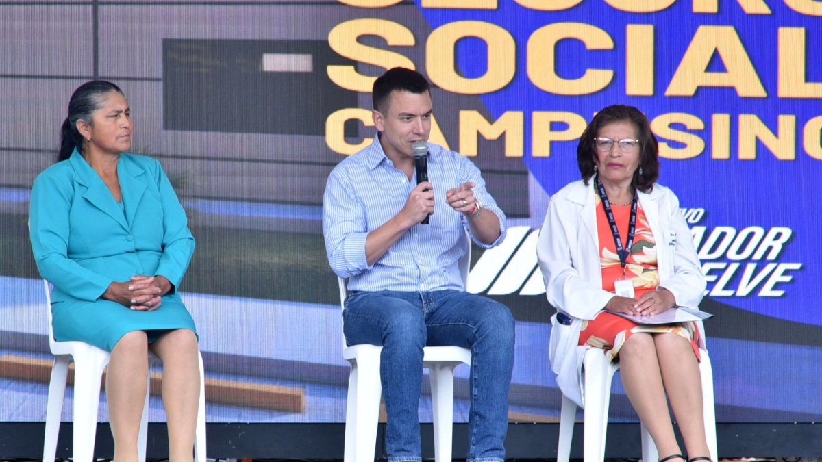 En San Miguel del Común, Daniel Noboa se reunió con beneficiarios del Seguro Social Campesino.