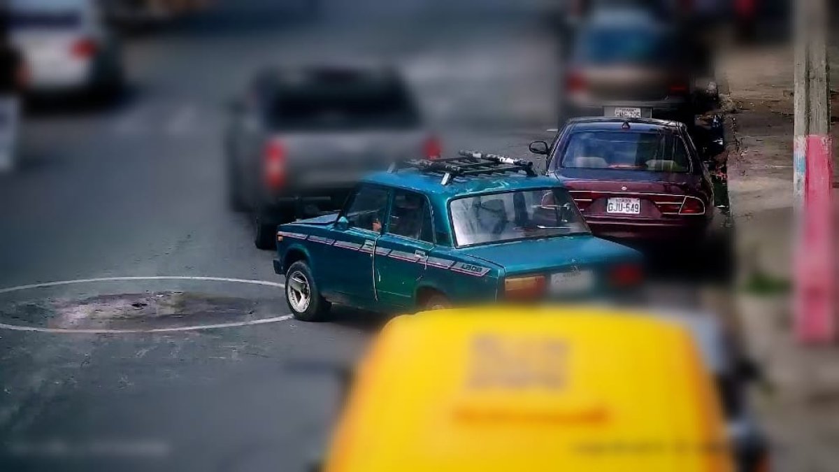 El carro fue encontrado en las calles Esmeraldas y Calicuchima.