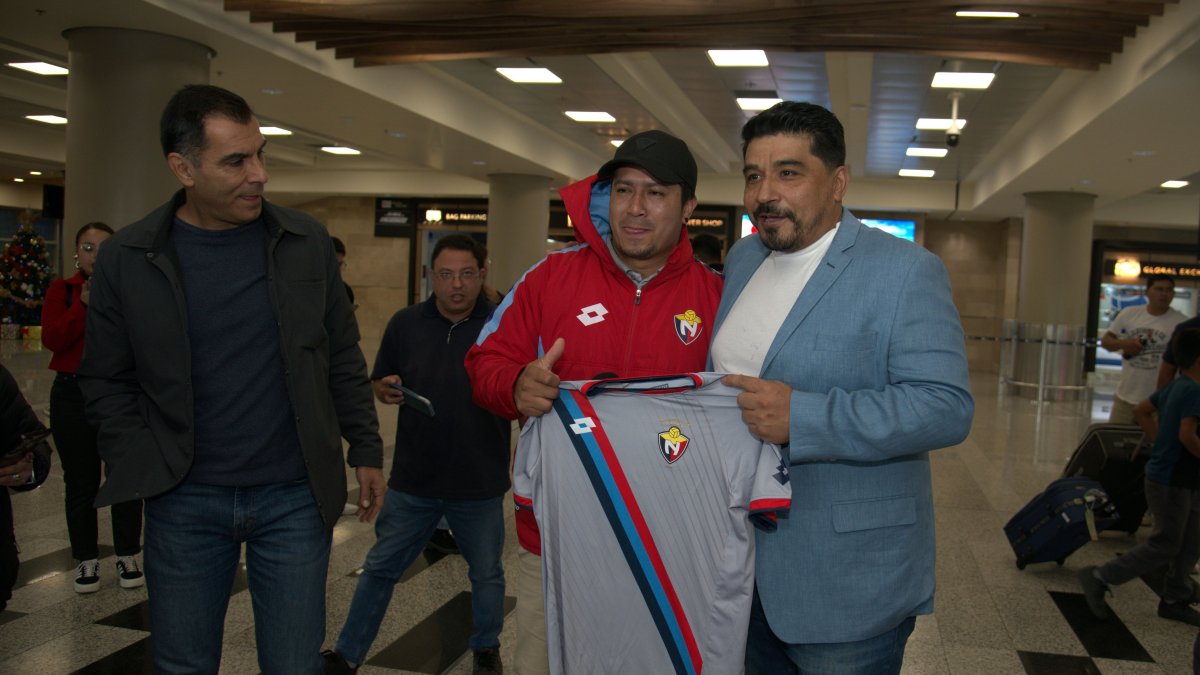 El entrenador Turco Asad empezó a sentir el cariño de los aficionados de El Nacional desde su arribo a la capital.