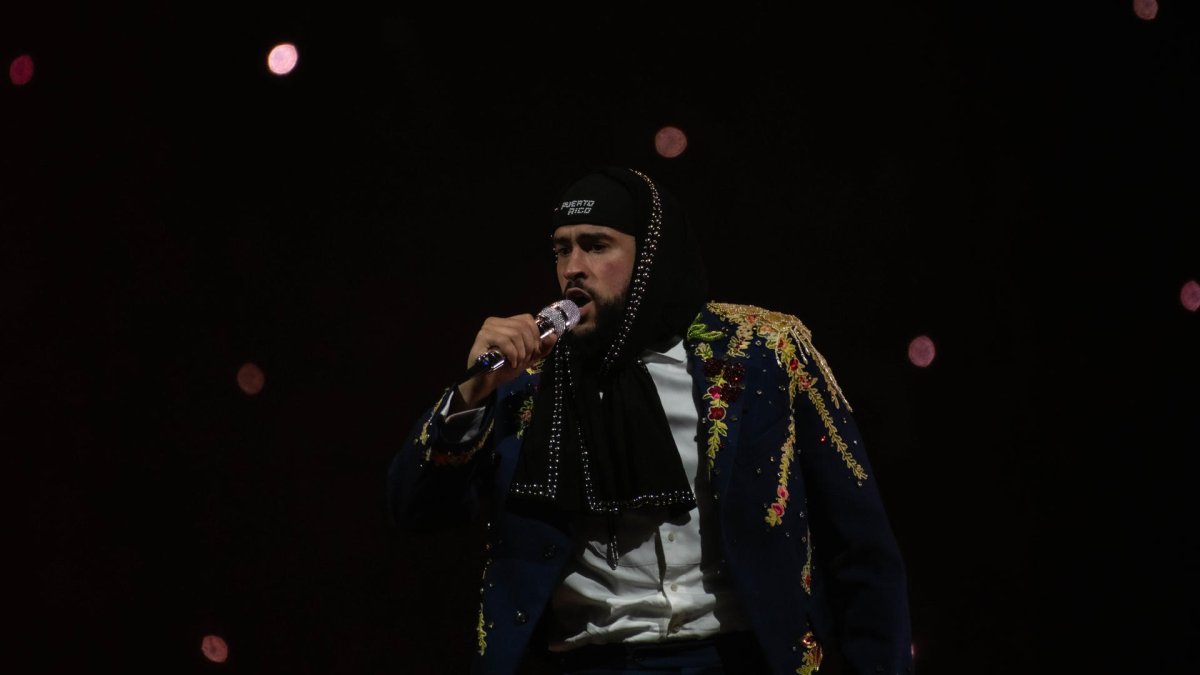 e Bad Bunny en su concierto de cierre de la gira 'Most Wanted Tour', en el coliseo de Puerto Rico, en San Juan (Puerto Rico).
