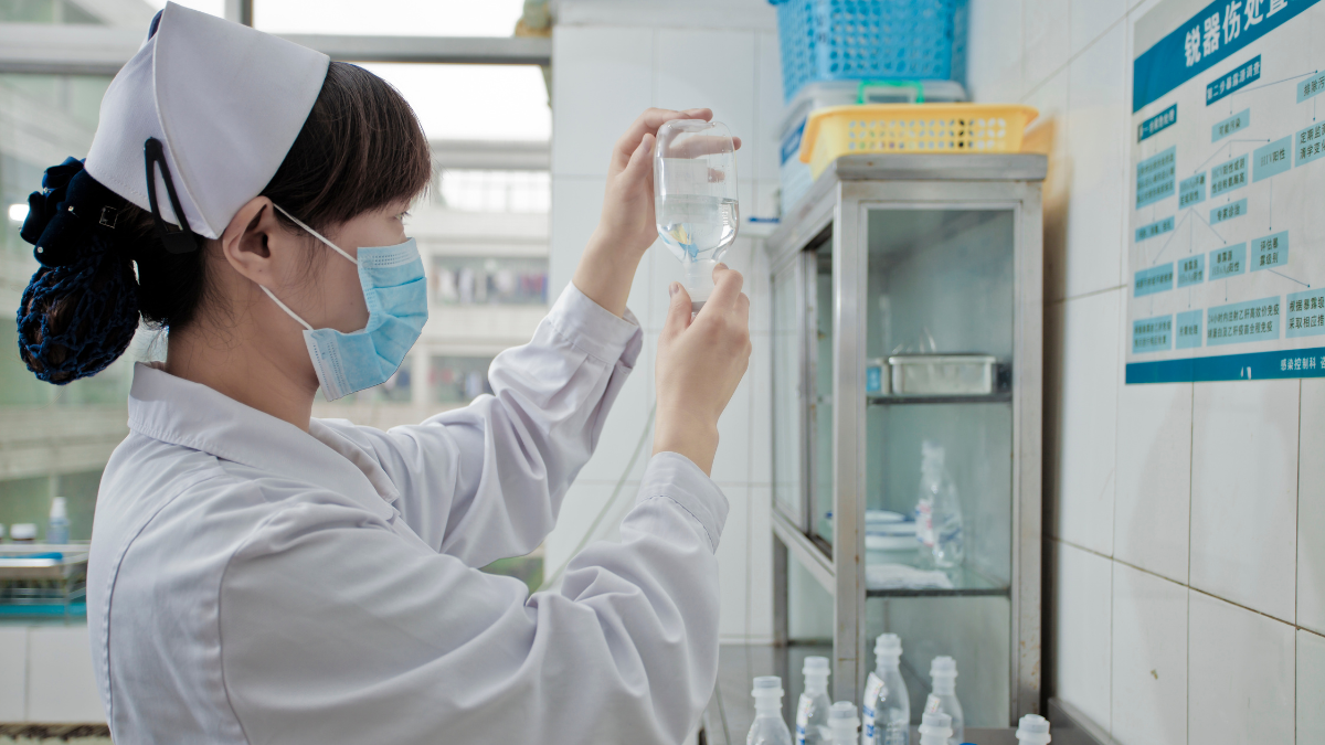 rEFERENCIAL. Médicos en China refuerzan la vigilancia de enfermedades respiratorias mientras las autoridades locales gestionan el aumento de casos durante la temporada invernal.