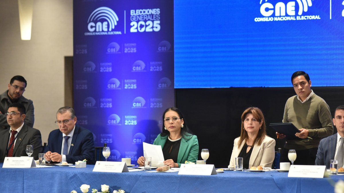 Organismo. Directivos y consejeros del Consejo Nacional Electoral (CNE) han preferido no pronunciarse y dirimir sobre la obligación de licencias.