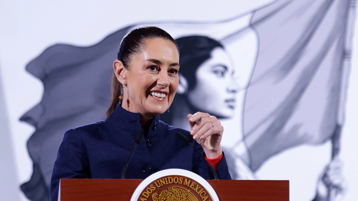 La presidenta de México, Claudia Sheinbaum, habla durante una rueda de prensa, en Ciudad de México (México).
