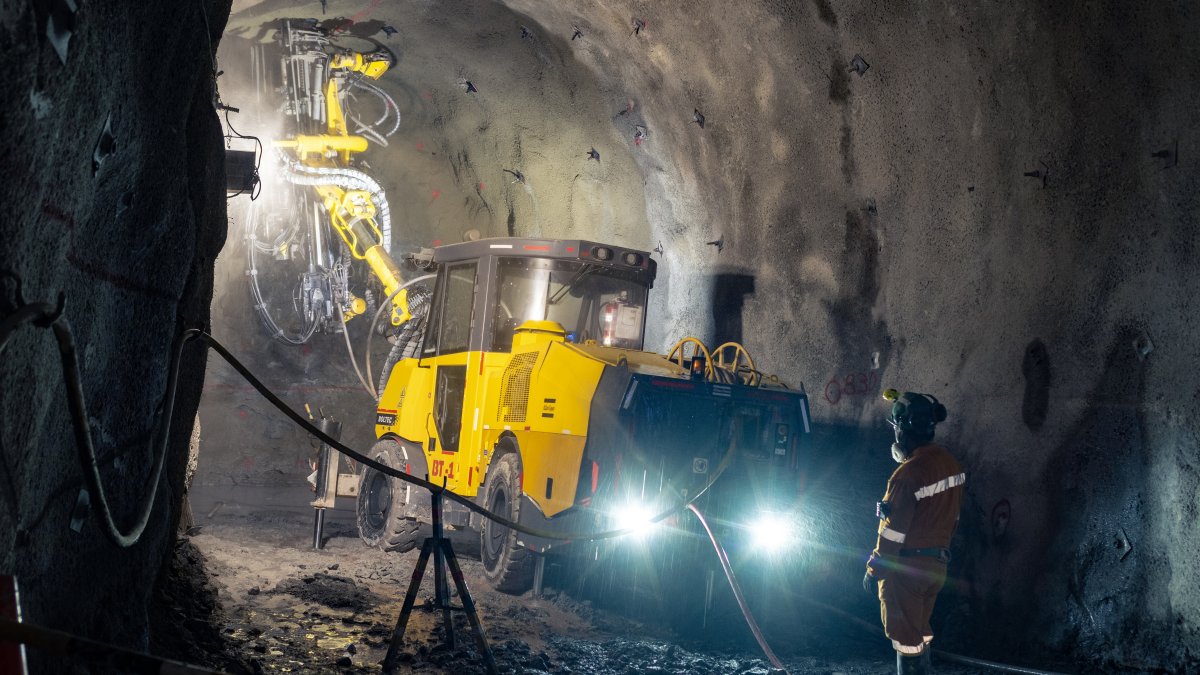 Labor. Los trabajos en una mina en Zamora Chinchipe.