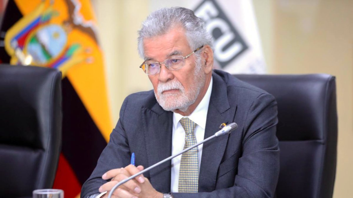 El vicepresidente del CNE Enrique Pita habló de las licencia por campaña.