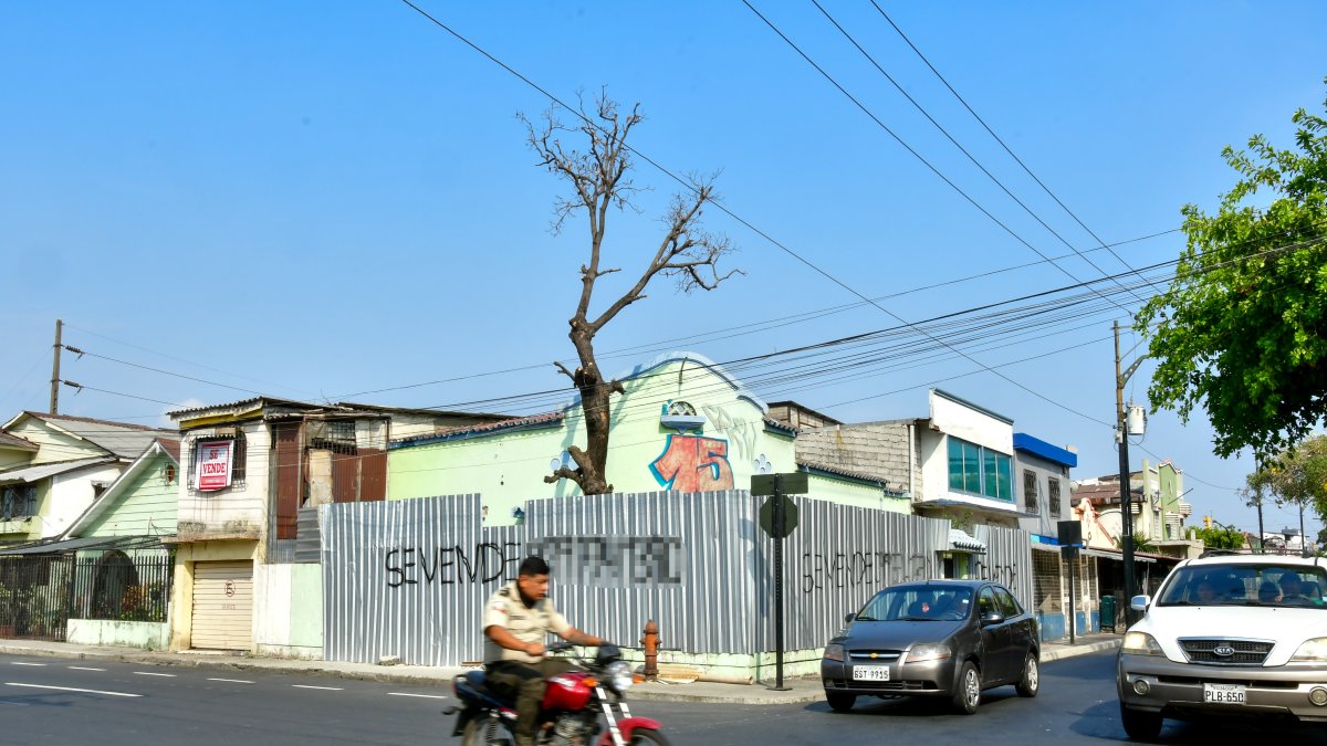 Sitio. En la intersección de Tulcán y Alejo Lascano na vivienda tradicional de la zona se encuentra en venta.