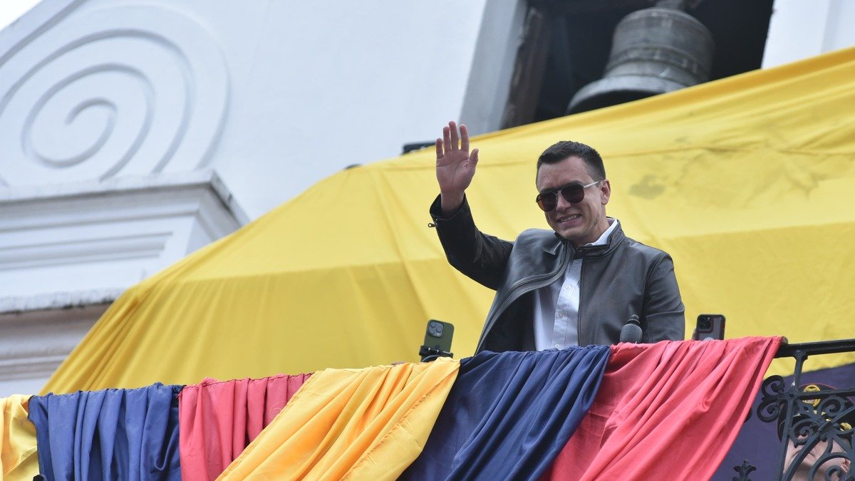 El presidente Daniel Noboa se dirigió a sus simpatizantes en el inicio de la campaña.