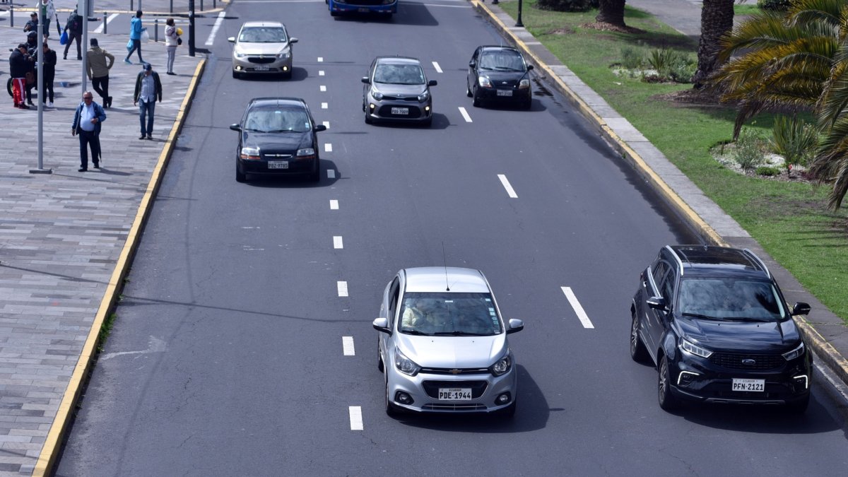 Sistema. En Quito circulan alrededor de 576.584 vehículos, la alta presencia de vehículos particulares genera problemas de movilidad y tránsito.