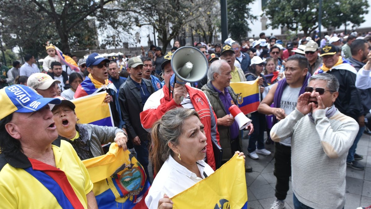 Simpatizantes de Daniel Noboa se congregaron en la Plaza Grande el 5 de enero.