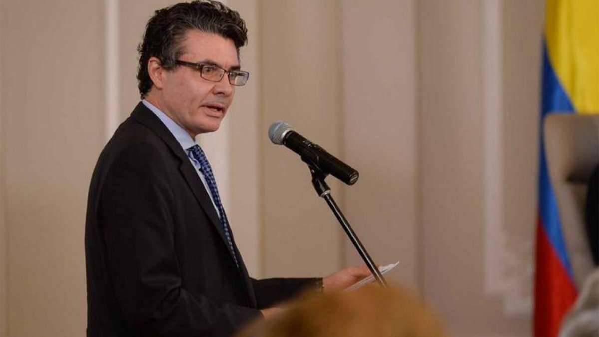 Alejandro Gaviria, ex ministro de Salud y Protección Social de Colombia durante 6 años, también fue de Educación y habló con Expreso de los sistemas.